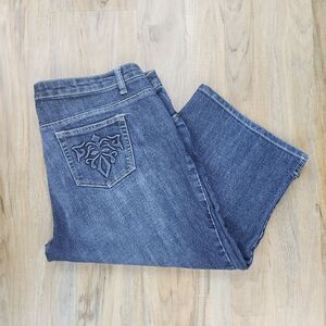 💇‍♀️SWAK Gray Embossed Back Pocket Capri Jeans Size 18